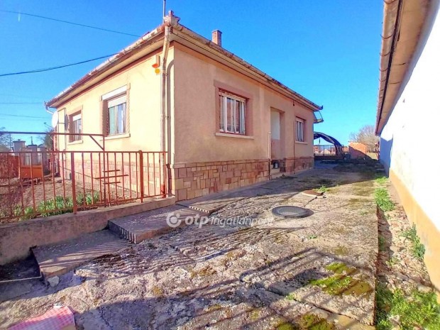 Csnyi elad 110 nm-es hz