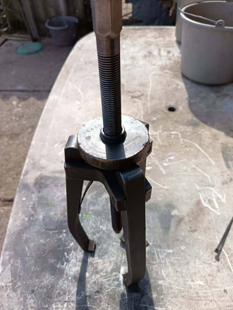 Csap�gyleh�z� elad�