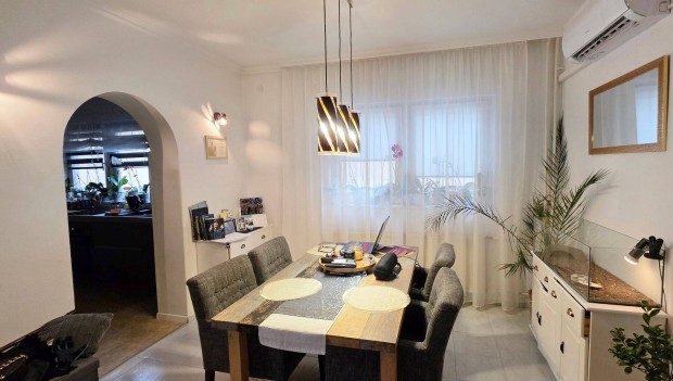 Csap�kertben elad� csal�di h�z