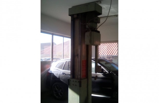 Cs�pos emel� , 2,5 tonn�s Werther kard�nos Alv�zkeretes