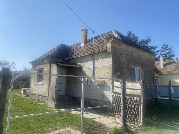 Császár, 2 szobás családi ház eladó