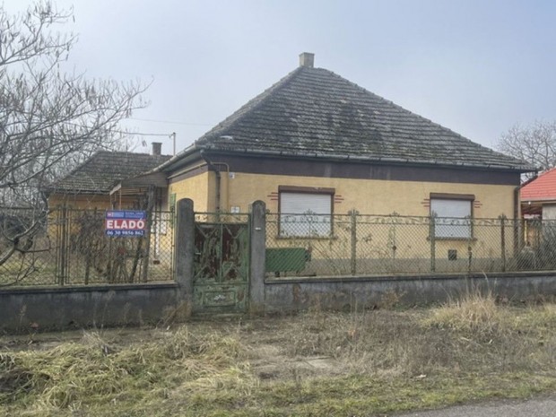 Cs�sz�rt�lt�sen fel�j�t�st ig�nyl� csal�di h�z elad�!