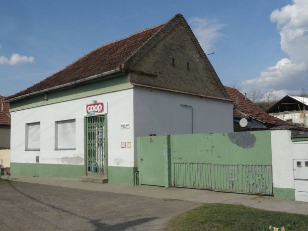 Cs�sz�rt�lt�sen �zlet/rakt�r elad�