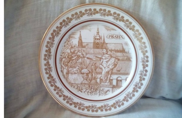 Csehszlovk aranyozott porceln dsztnyr