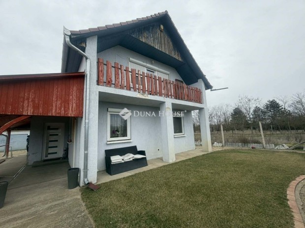 Csem�i elad� 125 nm-es h�z