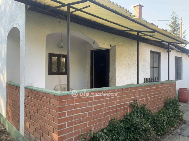 Csem�i elad� 46 nm-es h�z