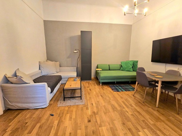 Csendes, fel�j�tott otthon a belv�ros k�zel�ben R�k�czi t�r mellett!