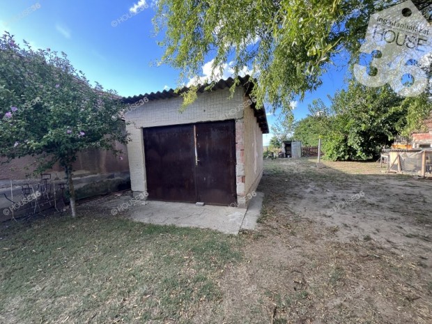 Csendes, nyugodt k�rny�ken csal�di h�z elad�!