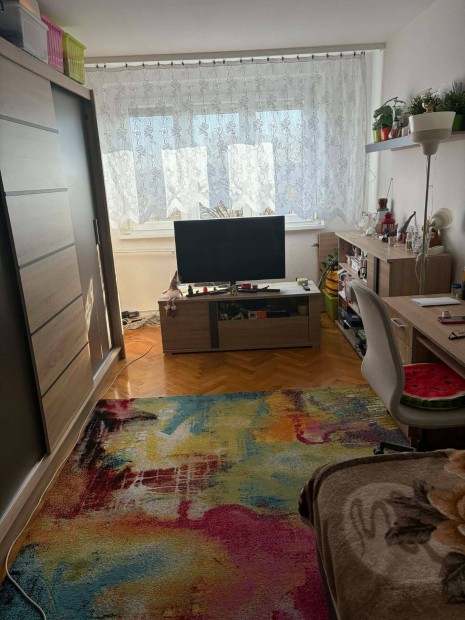 Csendes, parkra n�z�, ig�nyesen fel�j�tott lak�s elad� �buda sz�v�ben!