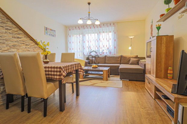 Csendes kertkapcsolatos ikerh�z Sopron- Ap�cakert v�rosr�szen