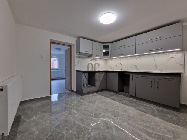 Csendes k�rny�k, fel�j�tott otthon, biztos v�laszt�s