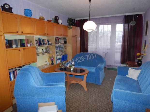 Csendes k�rny�ken l�v�, j� lak�k�z�ss�ggel rendelkez� 3 szoba+hallos,