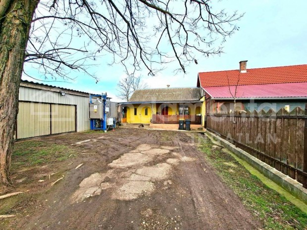 Csendes k�rnyezetben elad� tanya