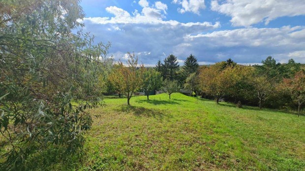 Csendes k�lter�leti ingatlan nyaral�nak, csal�di h�znak