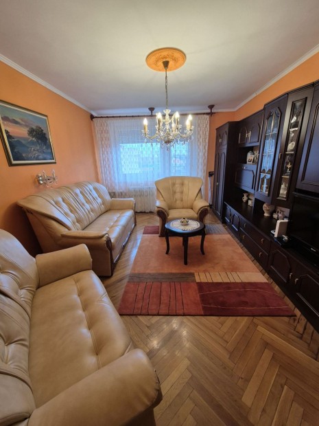 Csendes utc�ban belv�rosi t�gla lak�s keresi �j gazd�j�t!