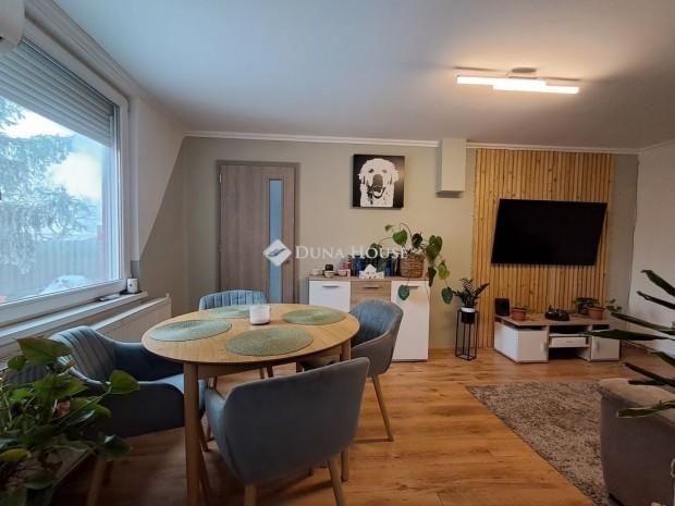 Csendes zs�kutc�ban Bocskaikert, Pillang� utca k�zel�ben