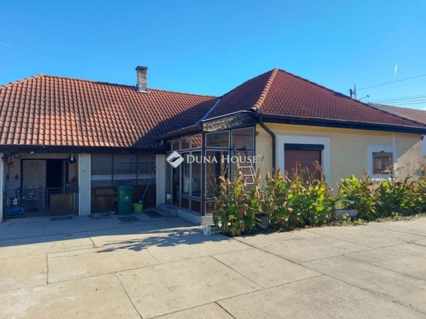 Cseng�di elad� 81 nm-es h�z