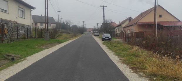 Csente v�rosr�szben telek elad�.