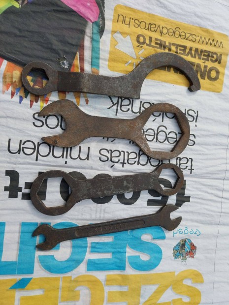 Csepel 125 250 gyári szerszám készlet darabjai veterán motor