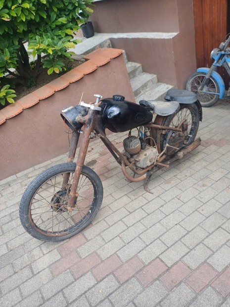 Csepel 125 alkatrésznek.