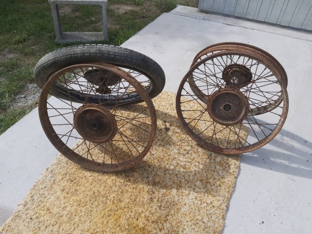 Csepel 125 kerekek eladk