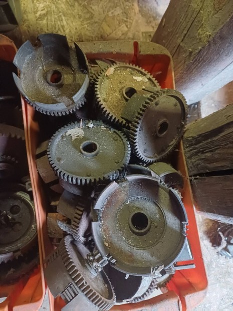 Csepel 125 kuplung kos�r.