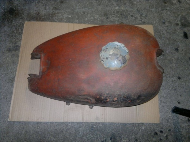 Csepel 125 �zemanyagtank