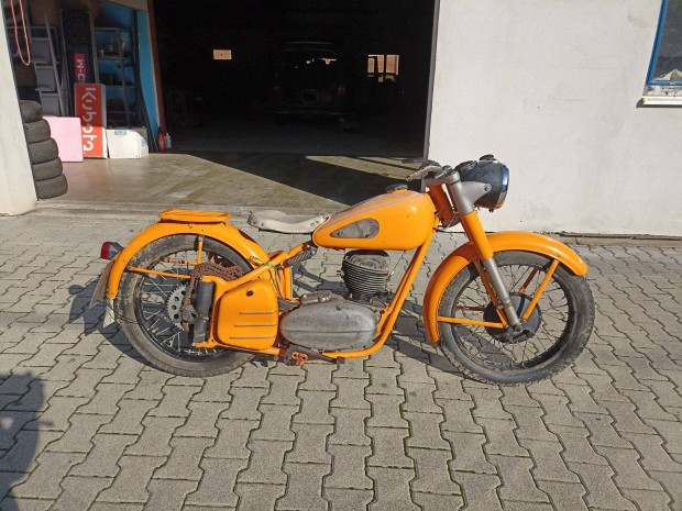 Csepel 250-es elad�