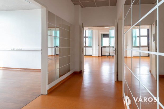 Csepel HÉV állomástól 2 percre 132 m2-es irodablokk kiadó