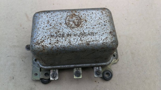 Csepel Ikarus Rába Dutra pozitív testelésű feszültségszabályzó