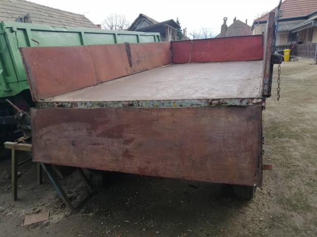 Csepel p�tkocsi elad�