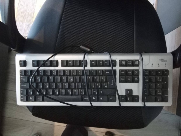 Csepelen használt fujitsu s. Számítógép+monitor+billentyűzet+hangfal