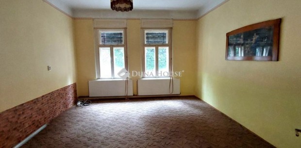 Csepregi 112 nm-es lak�s elad�