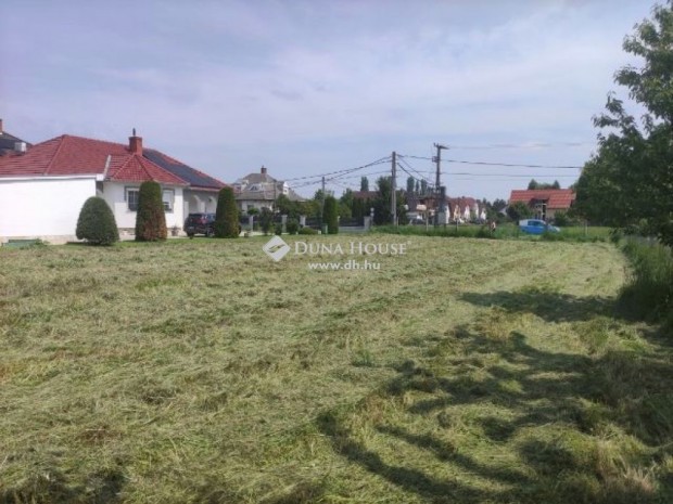 Csepregi elad� 895 nm-es telek