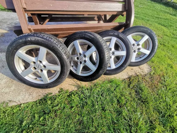 Cserlhet elad 16 coll os alufelni nyri gumival. VW 5x112