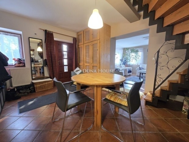 Cserk�ti elad� 88 nm-es h�z