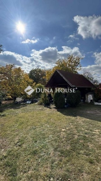 Cserk�ti elad� 88 nm-es h�z