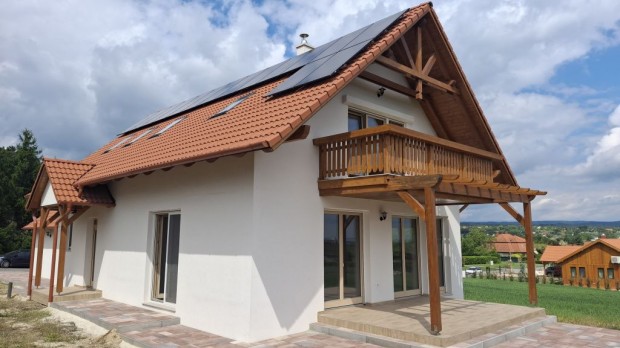 Cserszegtomaj, Panor�m�s utca, 180 m2-es, csal�di h�z, 5 szob�s