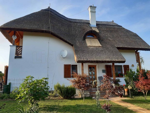 Cserszegtomajon csal�di h�z elad�