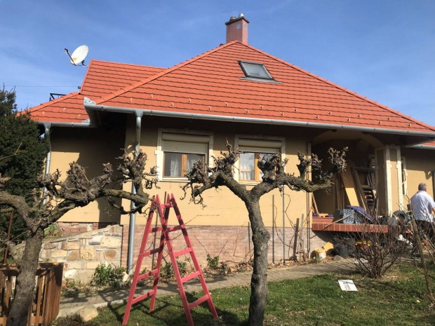 Cserszegtomajon t�bbgener�ci�s csal�di h�z elad�