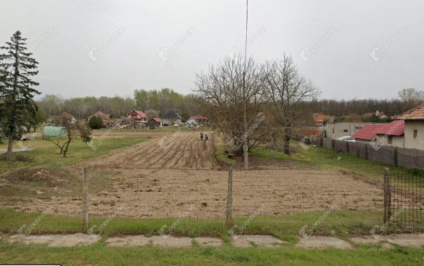 Cs�vharaszton elad� belter�leti �p�t�si telek