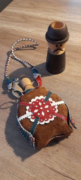 Csikóbőrös kulacs. 21x 13 cm