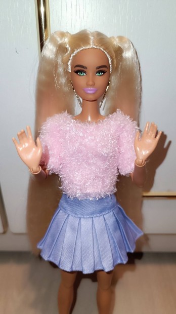 Csini Barbie barbi Extra baba 