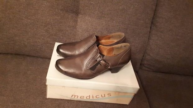 Csinos kényelmes Medicus női cipő 38