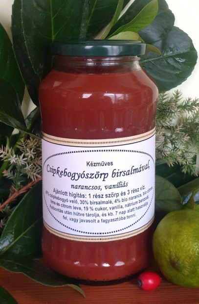 Csipkebogyószörp birsalmával, kb. 7 dl. Négyszeresére hígítandó