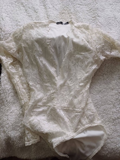 Csipkés Body