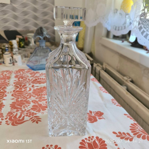 Csiszolt kristály Whisky palack, dugó eladó! 28 cm