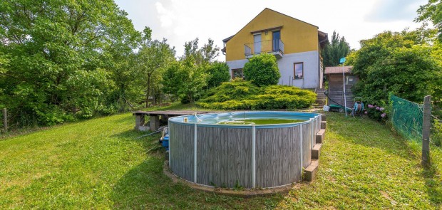 Csob�nkai h�z panor�m�val �s nagy gar�zzsal