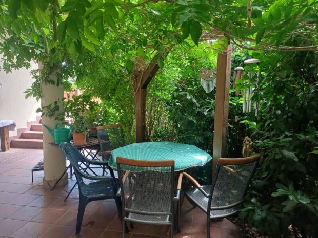 Csod�latos kert, egyedi st�lus a Pilis sz�v�ben!