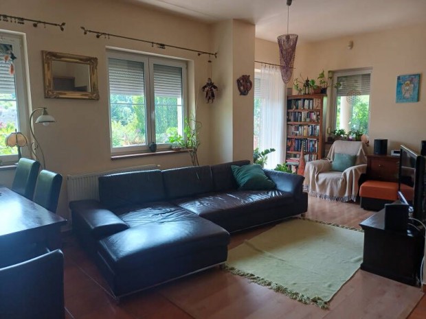 Csod�latos kert, egyedi st�lus a Pilis sz�v�ben!